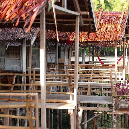 Firdas Bungalows Waisai Экстерьер фото