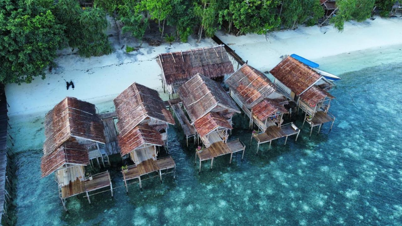 Firdas Bungalows Waisai Экстерьер фото